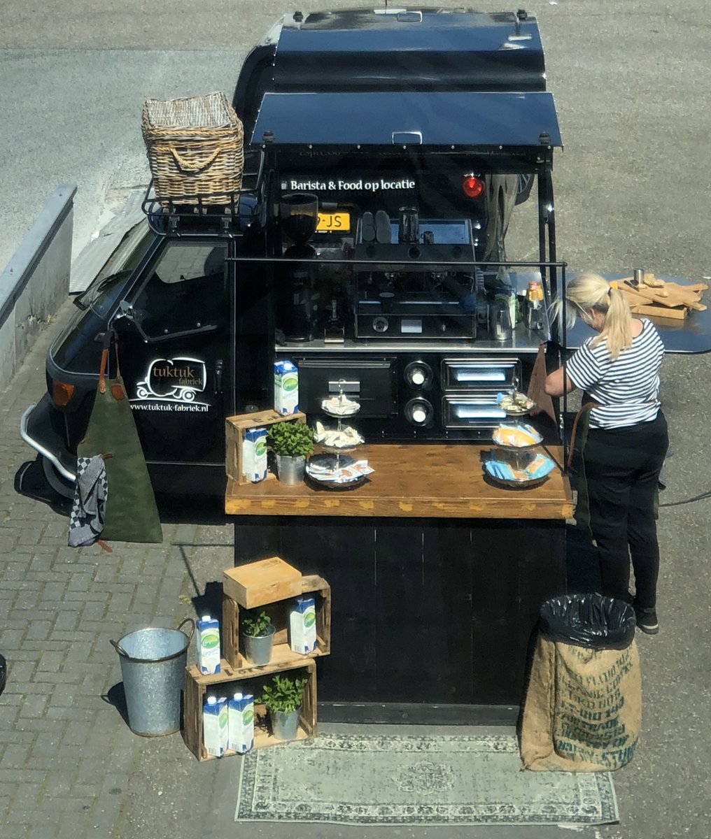 tuktukfabriek's tweet photo. In deze bijzondere tijden hebben wij de online bezorgers en toppers van het Albert Heijn distributiecentrum in het zonnetje gezet 😀#coronaproof #albron #koffie https://t.co/vTzarRKaxL