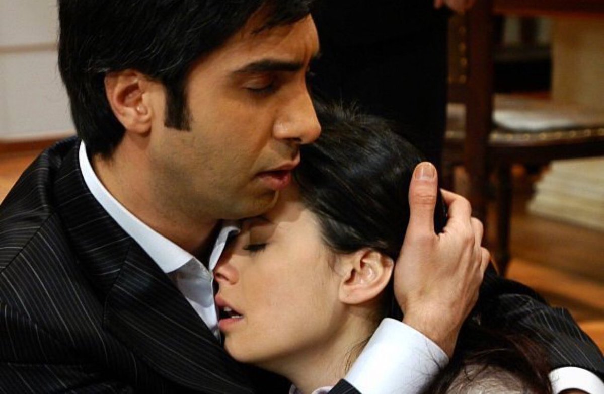 Anlamam nedenini, üzmüşler bebeğimi...