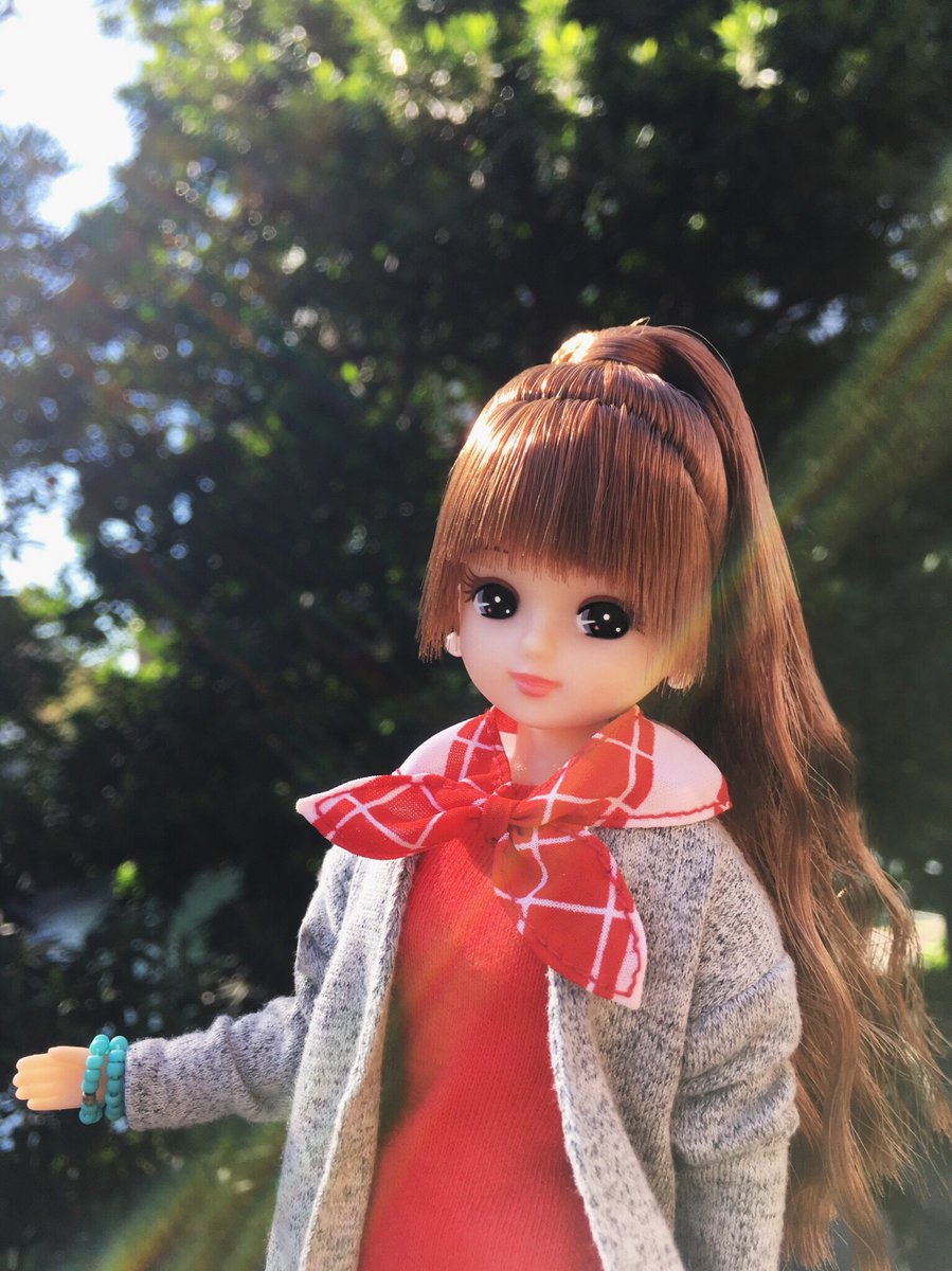 ট ইট র リカちゃん 公式 今日のファッションテーマは ファミーユとお散歩 ポイントは バンダナ カジュアルコーデと相性抜群で 気軽に取り入れられるアイテムよ リカは首に巻いたけど 腰や手首 頭に巻いてもオシャレに見えるよ Ootd 今日