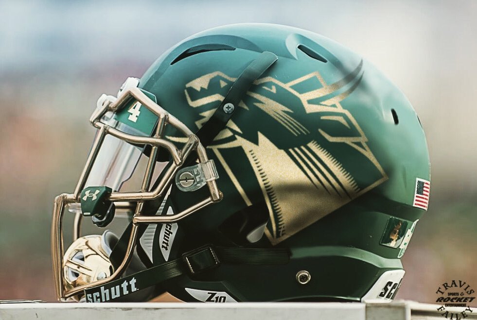 Bringing @USFFootball back to the old school with this helmet edit! Credit to @RobertSteegLife and @NDCSE_VLSI for the idea 🤘💚 #USF #CollegeFootball #SportsEdit #NCAAFootball