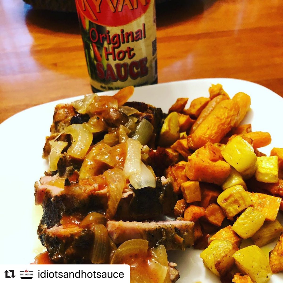 KYVAN82's tweet photo. #Repost @idiotsandhotsauce with @make_repost
・・・
@kyvan82 Origanal Hot Sauce sneak preview. Applewood smoke pork loin,onions with Kyvan sauce potatoes and sweet potatoes. This sauce is really good. Can’t wait for review. #kyvan82 #idiotsandhotsauce #foodie #foodporn #peppers https://t.co/jWjjYbJY6K