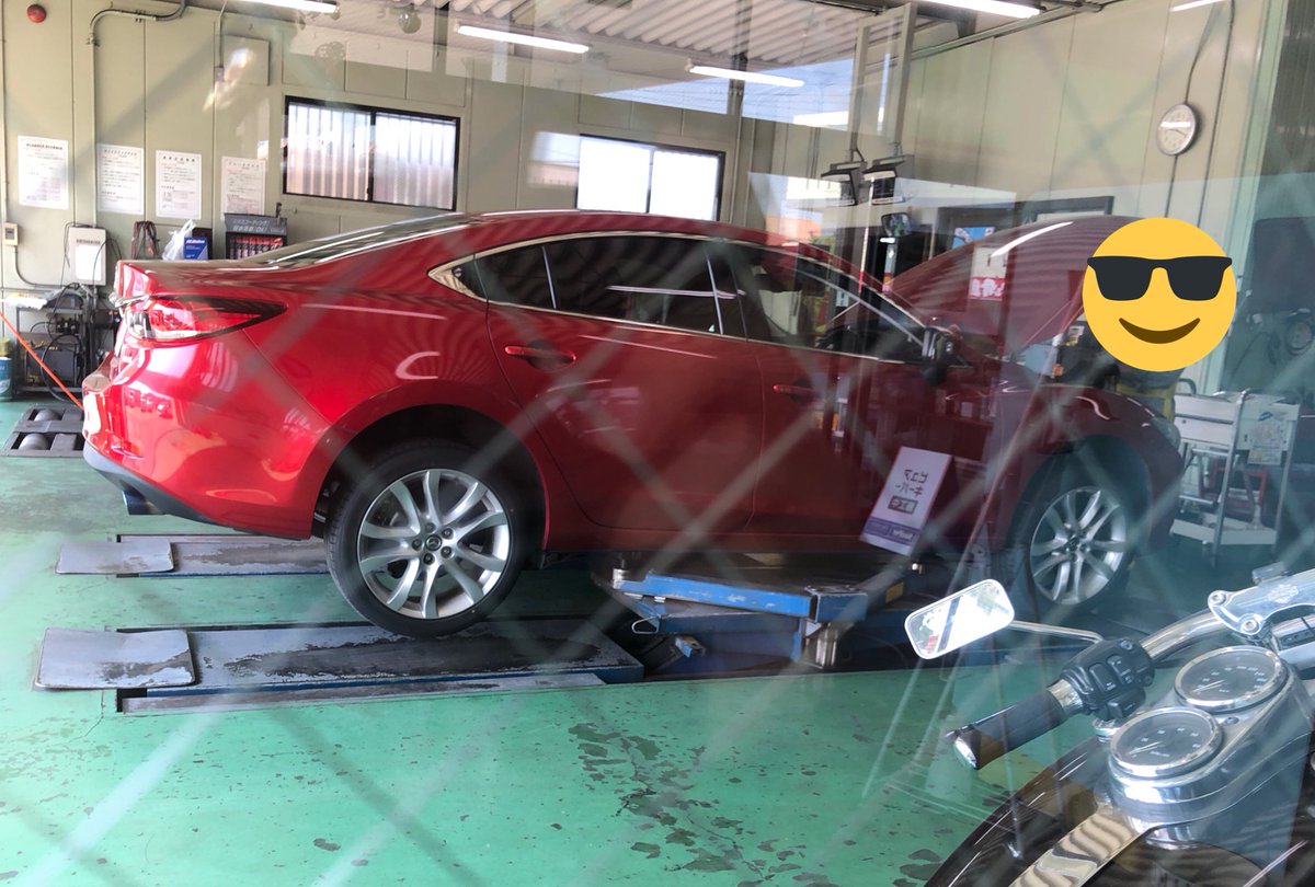 Colpass アテンザ君車検中 ジャッキアップすると Suv並みの車高になるね