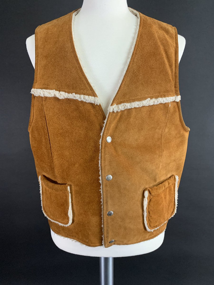 🌟Men’s 70s Suede Leather Sherpa Reversible Vest🌟
🌻wildfirevintageco.com🌻
#vintagevest #1970sfashion #seventiesvintage #70svintage #70svest #suedeleathervest #mensclothing #mens70sfashion #vintagecowboy #vintagewestern #vintagestyle #mensvintagewear #wildfirevintage