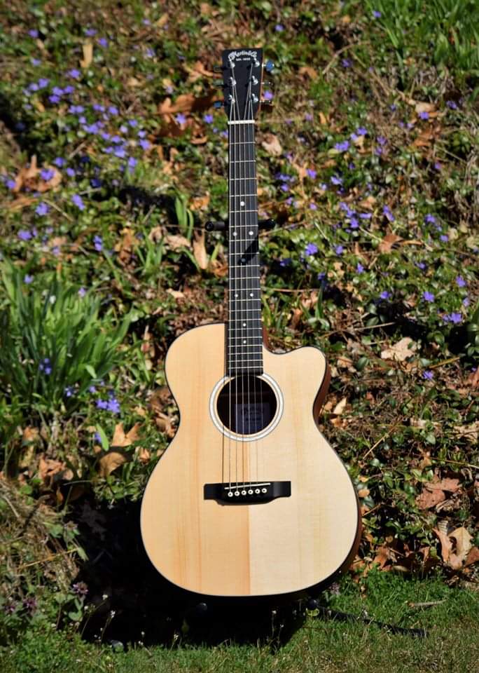 LyonsFiddleFest's tweet photo. Our raffle  Guitar https://t.co/5EQx9fQLfA
