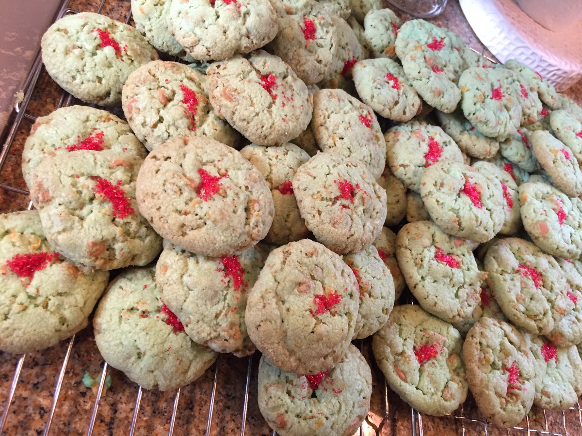 dannisabota's tweet photo. Q6: In the middle of the afternoon, I crave cookies. 

These Grinch heart cookies have cornflakes and butterscotch morsels. Favorites around Christmas.

#FoodTravelChat https://t.co/of8UOpkdjj