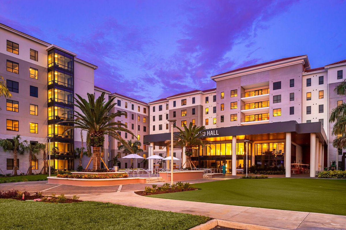 Hey, <a href="/NSUFlorida/">Nova Southeastern U.</a>, what about this view? 😍🦈