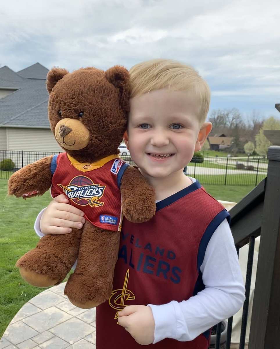 LionelPeyronnet's tweet photo. RT @cavs:
***
It's virtual Spirit Week here in Ohio, and we want to see your photos!
𝑇𝑂𝑀𝑂𝑅𝑅𝑂𝑊, tag us in your #SpiritWeekOhio tweets for Spirit Day, and we'll share our favorites 🏀 https://t.co/MGcQqnHaD7
#Cleveland #CAVS #AllForOne
#LeBronJa… https://t.co/uMSOm5NRib