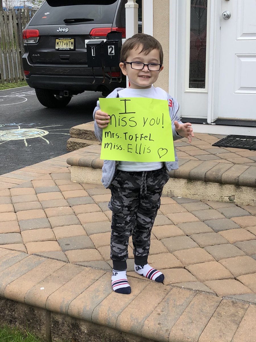 LaurenToffel's tweet photo. Really enjoyed seeing all of their smiling faces today while social distancing! Nothing better than making them smile. I love my job. Thank you @JmfPta for setting this up! #wcmm https://t.co/RPa0iB578r