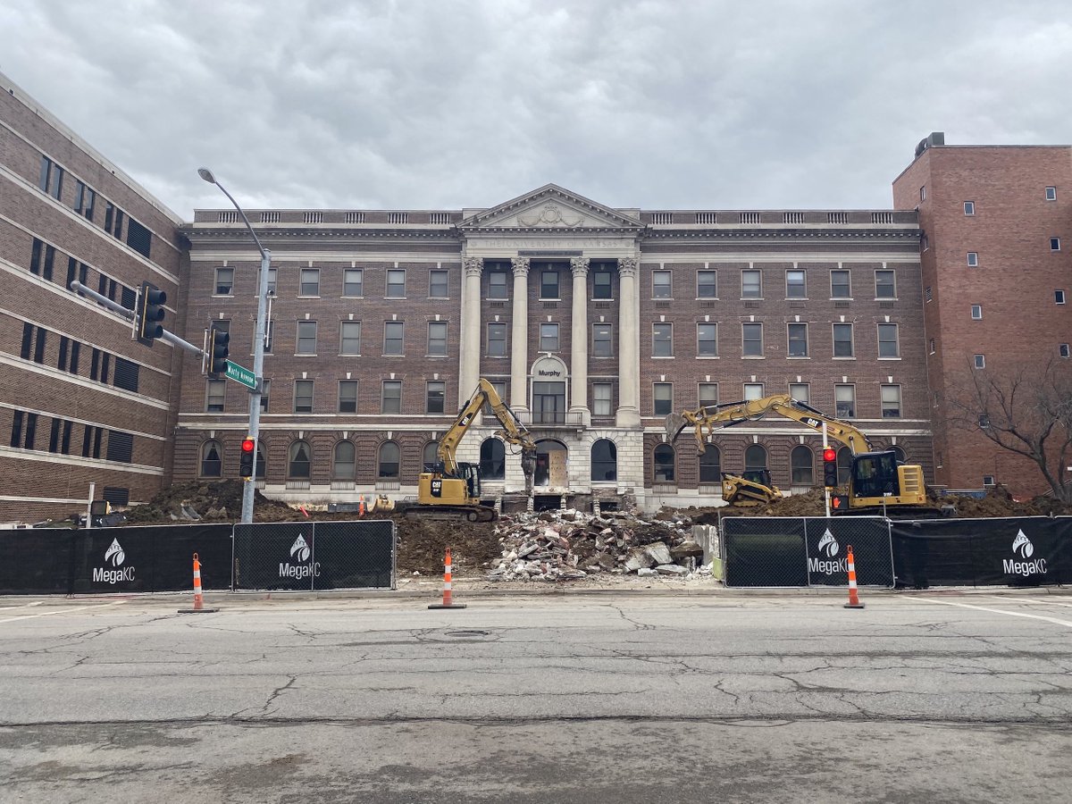MegaKCbuilds's tweet photo. Wondering what we're working on at @KUMedCenter? We're building a new ADA-accessible entrance to the School of Medicine and Nursing, designed by @thinkConfluence. #builtbyowners #megakc #buildkc #rockchalk https://t.co/e6WnbEokaU