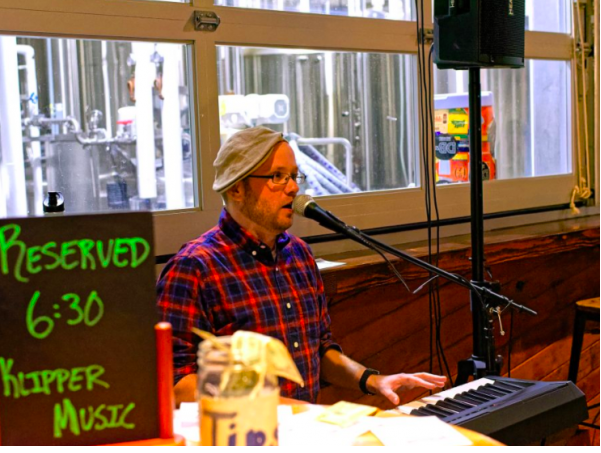 CodmanHealth's tweet photo. Pianist Austin Klipp from Klipper Music is hosting a 1 hour virtual piano sing-along fundraiser @DorchesterBrew this Saturday at 5 pm. All proceeds will be donated to Codman Square Health Center! Sign up here to attend: https://t.co/LD1DLcpg3e. 
#DBCo #CSHC #Dorchester https://t.co/nG2UkZrK3w