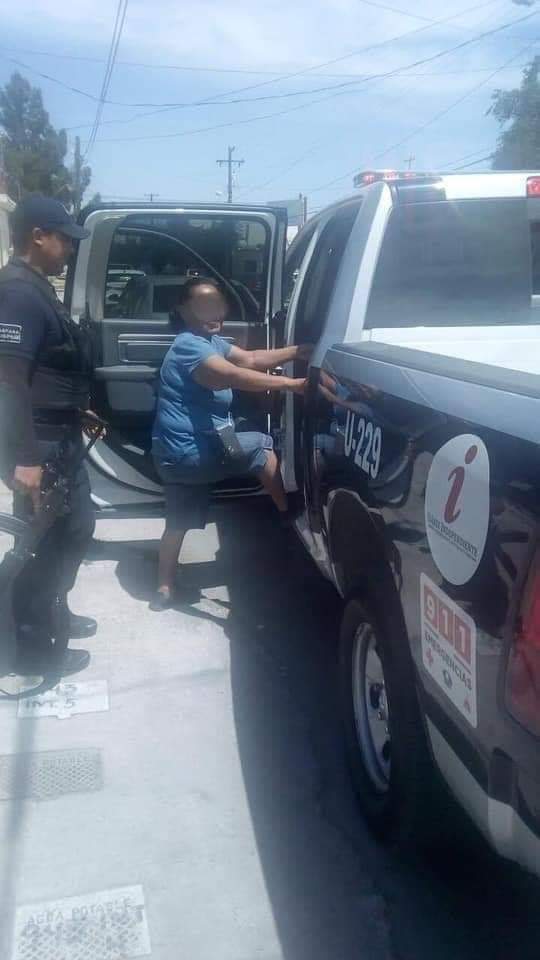 ViejoFeo_'s tweet photo. Hicieron un canjeo de armas en ciudad Juárez y una doña llevo un misil https://t.co/pjxhq6StBN