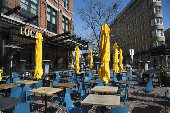 berkie1's tweet photo. This is the right approach from Vancouver to support our #SmallBusinesses and #restaurant communities when they're allowed to reopen with, most likely, capacity limits;
⏱️Expedited Patio permit
🍽️Alley/ Laneway seating
🚧Expanded seating in streets
https://t.co/LzsAyfmuog https://t.co/q8A45M4OLn