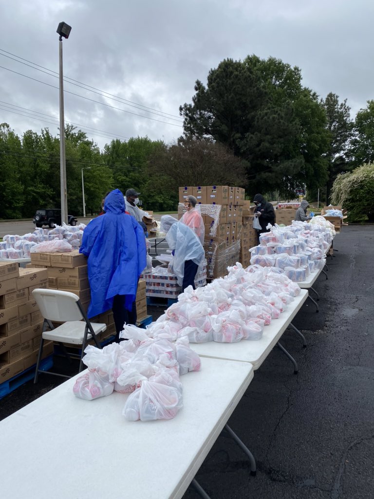 Great Day in Memphis D1248, Lowes partnership with Atop church and Memphis Food Bank help feed over 800 families today. <a href="/LeakeCara/">Cara Leake</a> <a href="/joelcogdell/">joelcogdell</a> <a href="/RobertJ55597237/">Robert Jefferson</a> <a href="/LowesProShannon/">Shannon Tucker</a> <a href="/Lowes/">Lowe's</a>