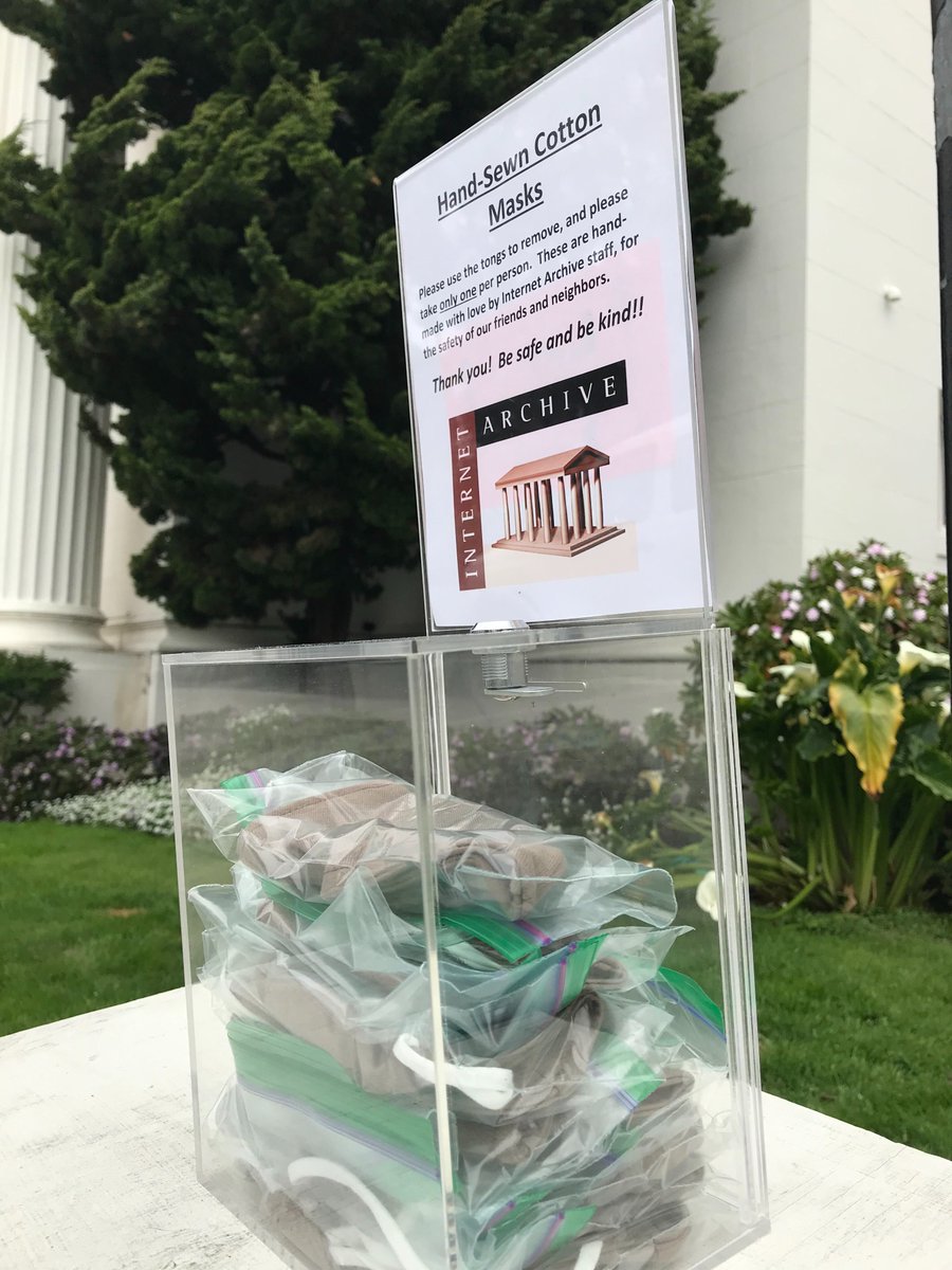 Our amazing staffer, Roxana, has been hard at work making masks to share. We have a supply available for free in front of @InternetArchive hdgtrs, 300 Funston in SF. Stay Safe! blog.archive.org/2020/04/29/fre…