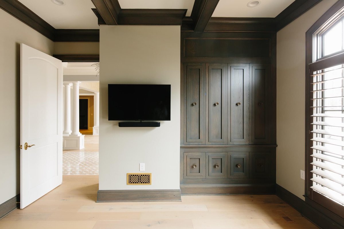 WillisKlein's tweet photo. Simple elegance. 💙

Builder: Wescott Construction 
Featuring: @Schaub_Company 
@emtek_products 

#designyourhome #southernstyles #lexingtonky #shoplocallex #louisville #shoplocallouisville #traditionalhome #traditionalstyle #elegance #jewelryforthehome #brassisback https://t.co/pzCzw0Eb1T