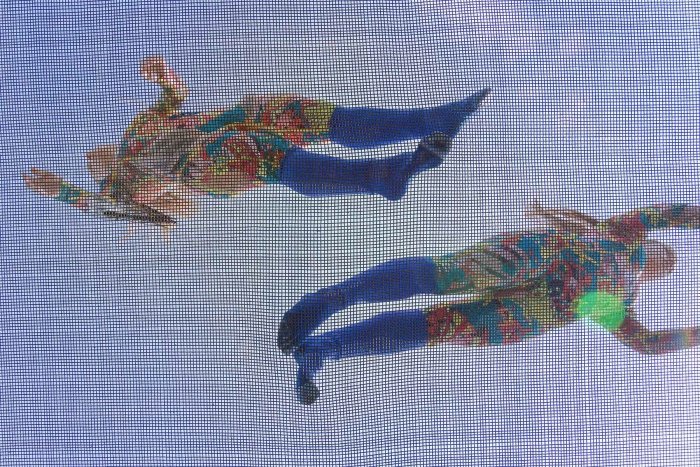twitijele's tweet image. You know that feeling between sleep and awake? This is what Bouncing Narratives by Roza Moshtaghi is like, with dancers suspended in the air, floating above you, producing hypnotic cricket squeaking with the trampoline @AerowavesEurope #SpringForward20