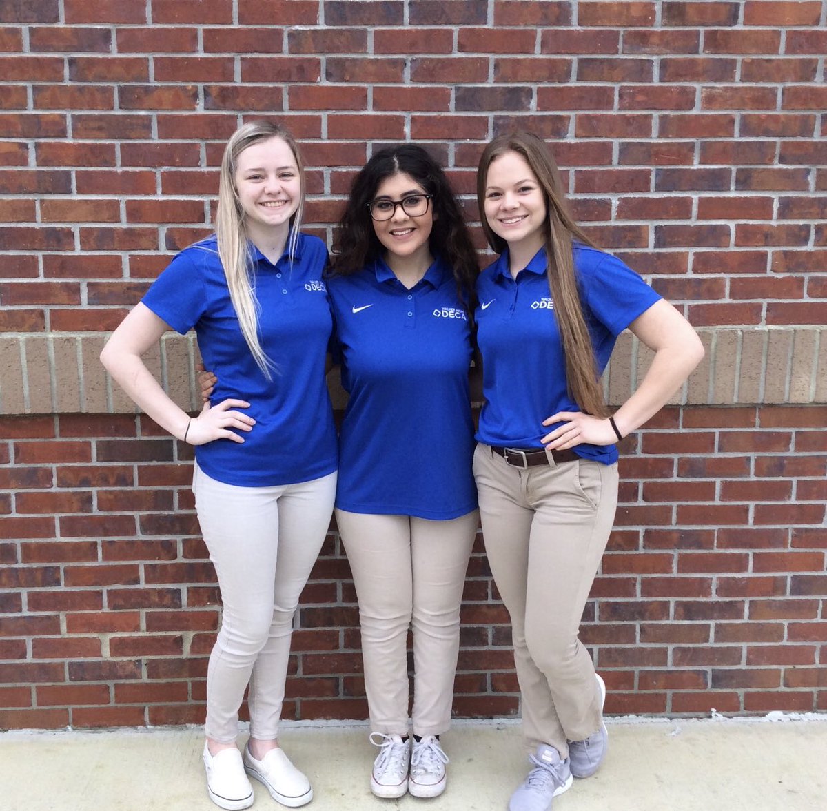 WalkerHighDECA's tweet photo. Today’s challenge for DECA ICDC Week is to post a photo wearing your favorite DECA apparel! Here are three of our officers Sylena, Dahlia, and Courtney in their DECA officer polos on a Walker High school club day. #DECAPride #DECAICDCWEEK https://t.co/RgIM9gdiEa