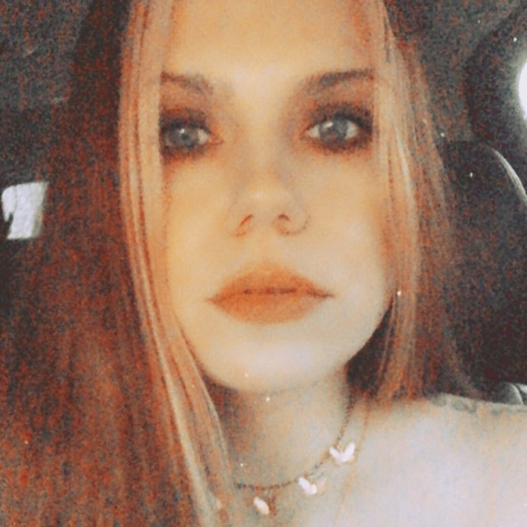SweetsweetMelis's tweet photo. #grunge  #ItsOurParty https://t.co/MPnY80SDwf https://t.co/Cw83iNhDZZ