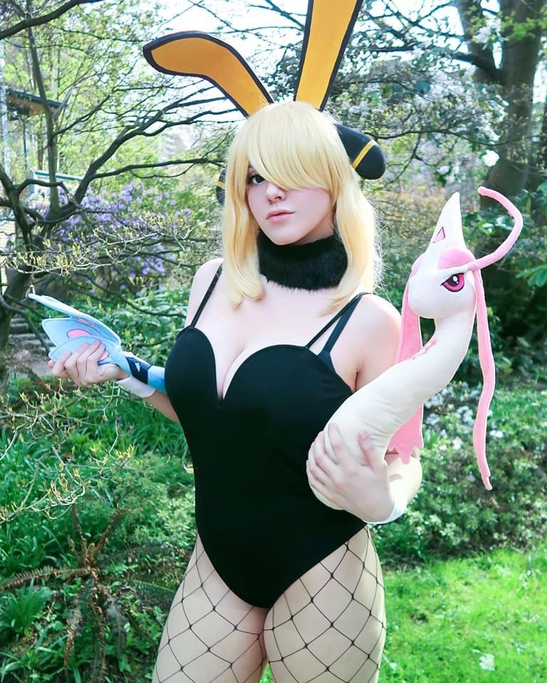 At the 10$ tier you get 30 HD Samus images, and the Bunny Cynthia Re-Releas...