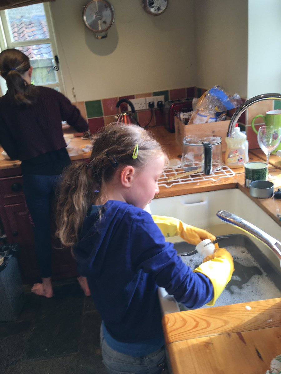 NicolaRogersMFL's tweet image. I’m loving some of these #Greenzone activities @Warminster1707 @WarminsterPrep @LowerWarminster #helpingcleanup #cookingdinner #skillsforlife