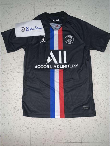 Rashinho92's tweet photo. Merci à @YakkaStore Pour le maillot 💪🏾 https://t.co/U6Yw43ZtOa