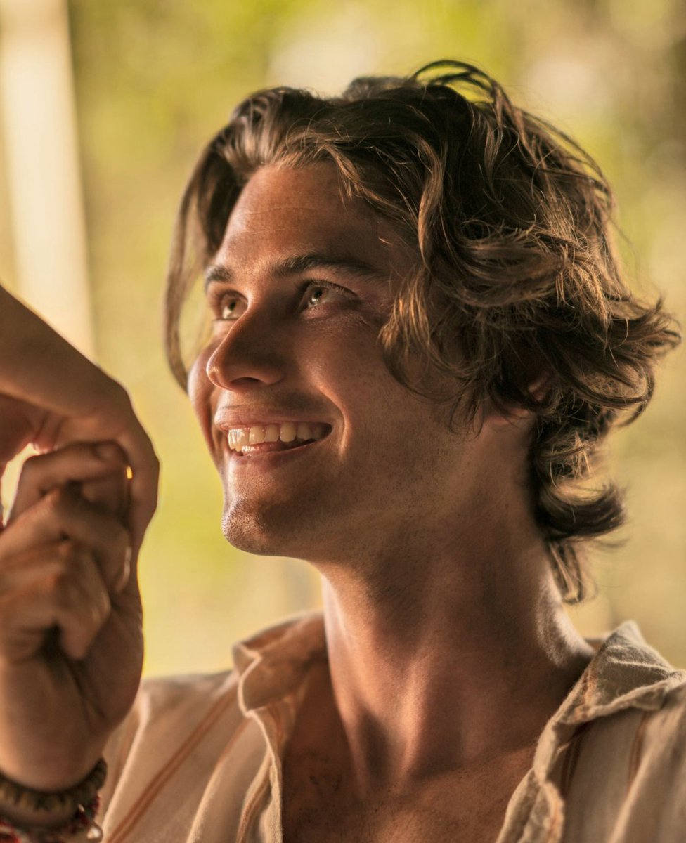 SamHamWam's tweet image. They have to stop making shows where hot men who are 27 years old play characters who are 16 years old..like I thought I needed to check myself into therapy after this one