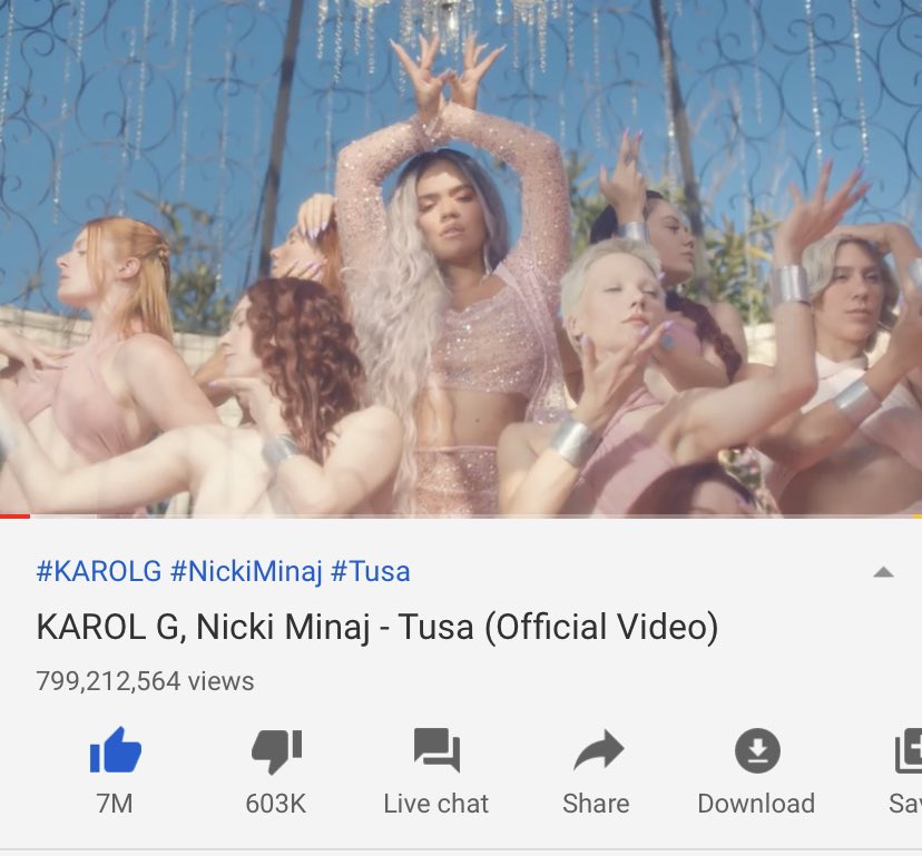 wolfielotus's tweet photo. These are an hour apart. Iโm ready for this to be 1 billion view already #StreamTusa https://t.co/IEsa2uhnT1