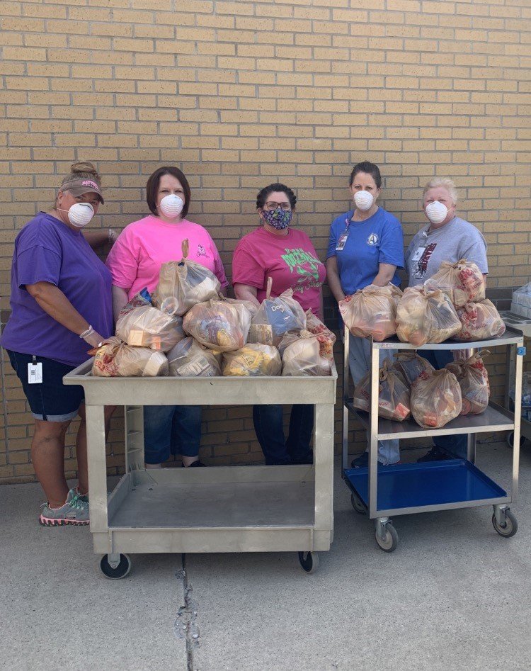 FCSchoolsGA's tweet photo. Our serving lines and menus may look different, but the love our staff has for the students they serve remains the same. These heroes are serving approximately 10,000 meals a week to children in our communities. 

#fcscafe #wefeedkids https://t.co/5sInfSqf29