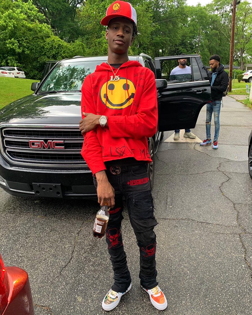 yungmal__15's tweet photo. I’m da 1 got dis shit Hot like a fucking stove 🔥✍🏾🙌🏾💰#mr.putdatshiton https://t.co/Y6KNULVfUX