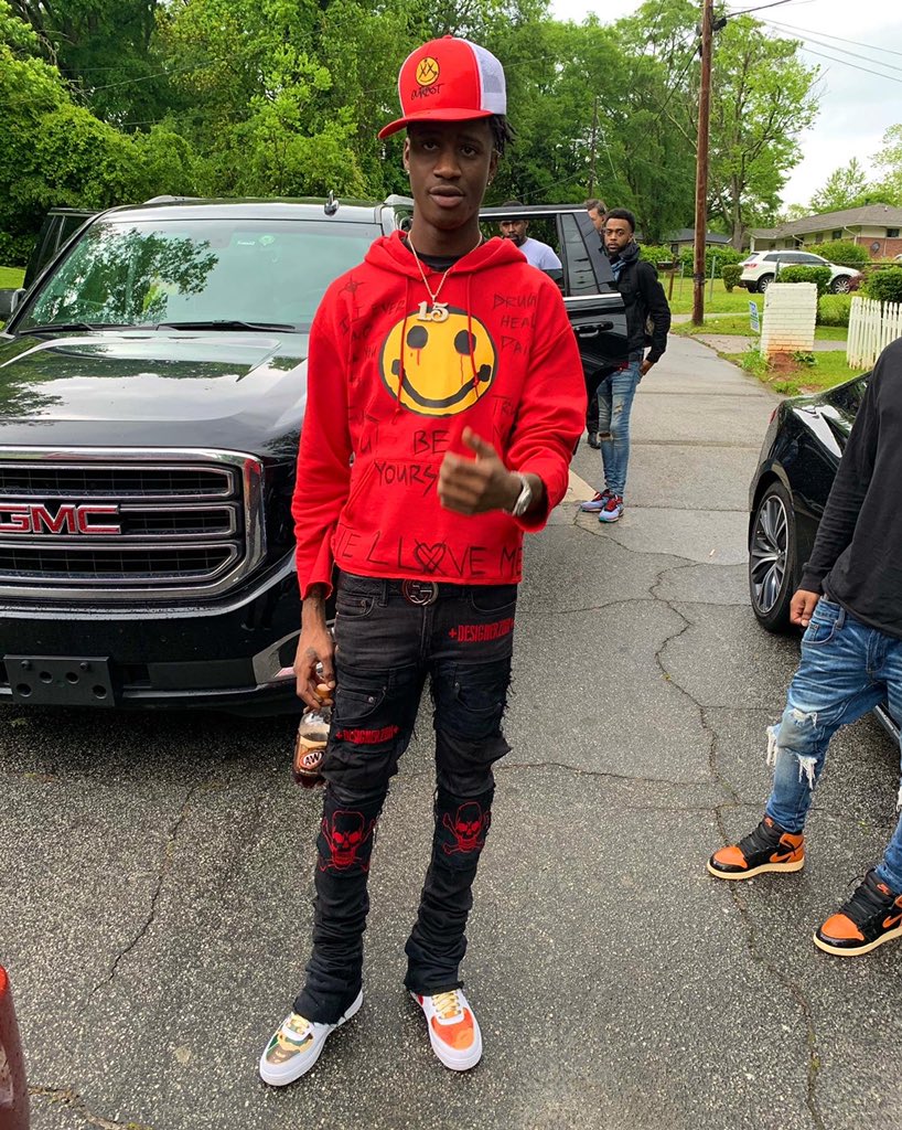 yungmal__15's tweet photo. I’m da 1 got dis shit Hot like a fucking stove 🔥✍🏾🙌🏾💰#mr.putdatshiton https://t.co/Y6KNULVfUX