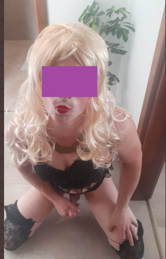 Guys RETWEET! For 50 retweets @sissymelaniexx has to show her face ! #sissy #feminization