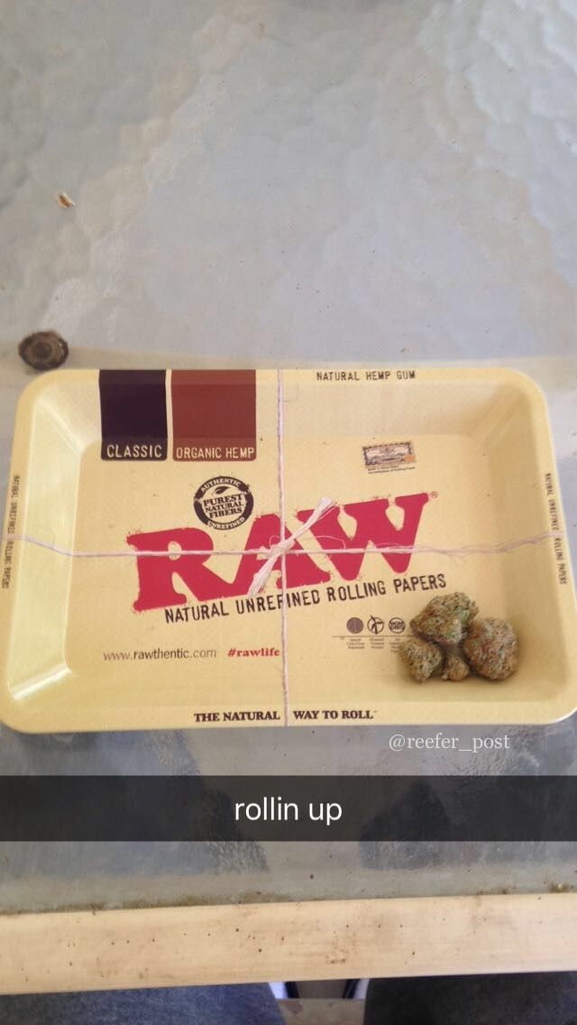 reefer_post's tweet image. Nothing like rolling up a blunt on my Raw tray
👌🔥

#StonerFam #Mmemberville #LetsSmoke