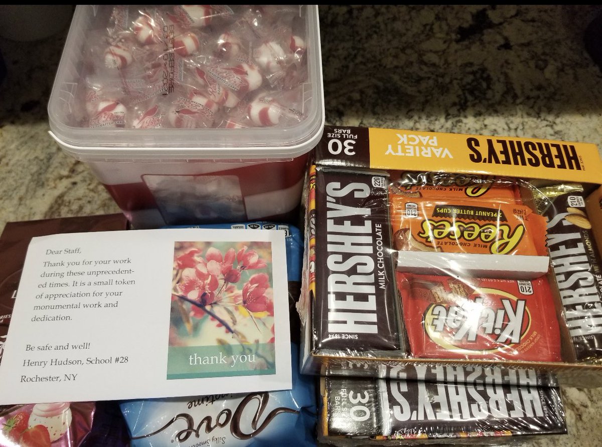 Letting our health care essential workers know that we care!  
#28 Howler Pride all day!! ⁦<a href="/RCSDNYS/">Rochester City School District</a>⁩