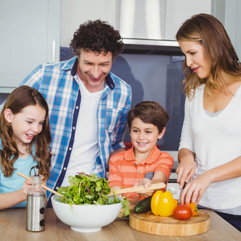 Joya937FM's tweet photo. #FelizMiércoles 😀

🥦 @marianoosorio1 platicó con la Nutrióloga @dianapier99 sobre qué debemos hacer para que los pequeños disfruten de las verduras. 🍅

👉 https://t.co/0m0woy8VZa https://t.co/yflk411HQc