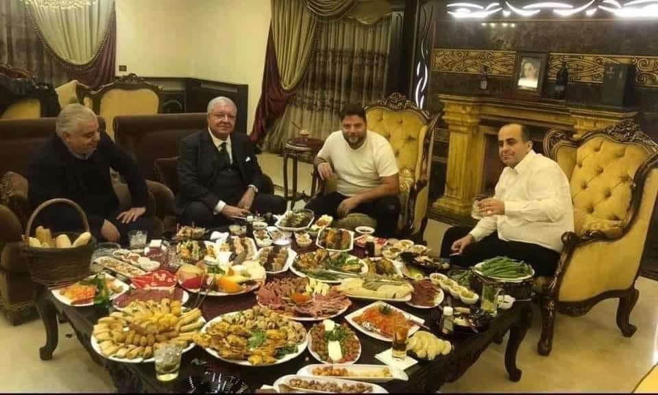 وقت طل علينا العلامة نهاد المشنوق من دار الفتوى وخاطبنا كقائد لأهل السنة والجماعة، كان قبل او بعد ما خلّص كاس الويسكي يلي قدامو؟