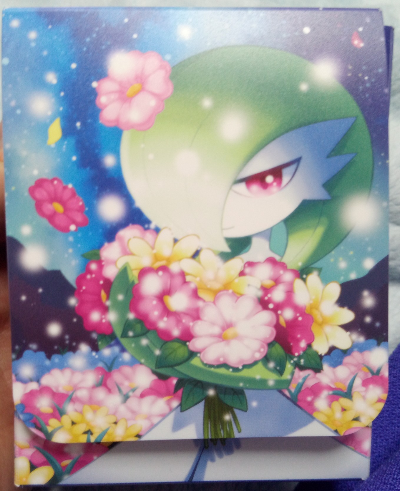 カトウex サーナイトのデッキケース T Co Rb9fbmwha5 も届いた 側面の花に囲まれたマホイップ やテブリム達もかわいくて素敵 サーナイトvmaxデッキこれにいれておこう ポケカ T Co Airx9stmhv Twitter