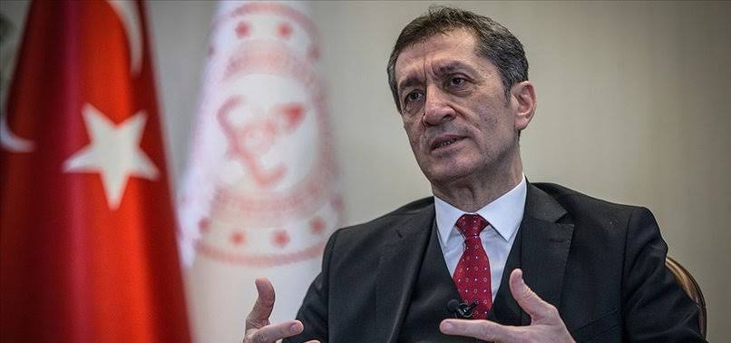 Milli Eğitim Bakanı Ziya Selçuk, normalleşme sürecinin beklendiği şekilde devam ederse okulların 1 Haziran'da açılabileceğini ifade etti.