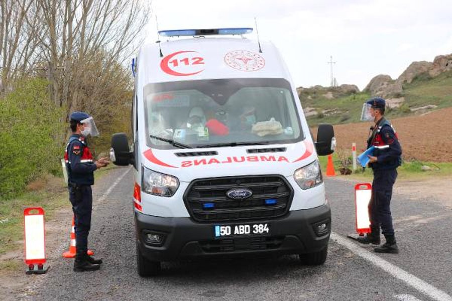 Nevşehir'in Ürgüp ilçesinde 8 gün önce karantina altına alınan Taşkınpaşa köyünde toplu olarak cenaze namazı kılınması sonrası 45 kişinin Kovid-19 testi pozitif çıktı.