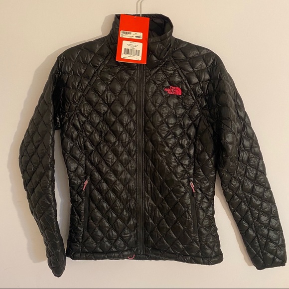 McKay212's tweet photo. So good I had to share! Check out all the items I'm loving on @Poshmarkapp #poshmark #fashion #style #shopmycloset #anthropologie #fox #thenorthface: https://t.co/SbzOkiiOYY https://t.co/aMFJjLIWIQ