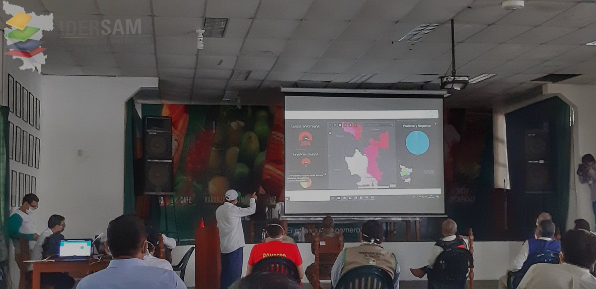 idersanmartin's tweet photo. #ComandoCovid Gobernador regional presenta el Visor Covid-19 en reunión con la presencia de militares, alcaldes, bomberos, defensa civil y gobierno regional.
#QuedateEnCasa #idersam #covid19 https://t.co/80Q66WA71W