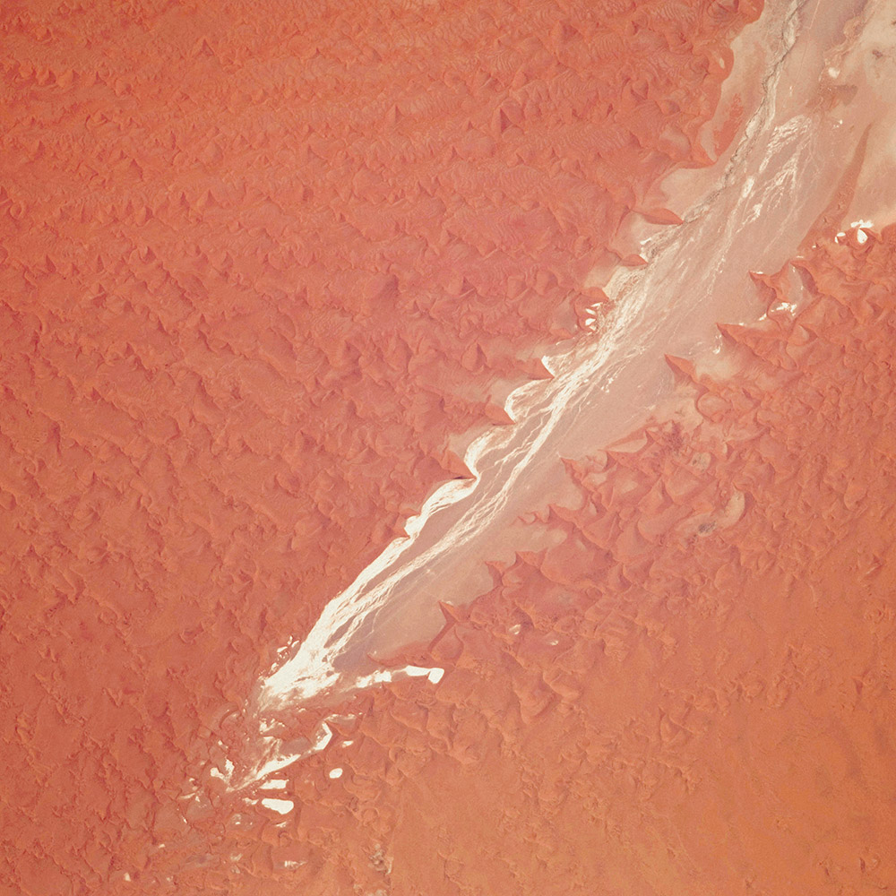 NASA's tweet photo. 🎉 Cheers to 21 years!  

Today in 1999, our @NASAEarth Observatory started delivering science stories &amp; imagery to the public through the Internet. By using the vantage point of space, it has changed the way we view our home planet. 

📸 Take a look: https://t.co/zlOZCuyjcx https://t.co/OyBkJkziow