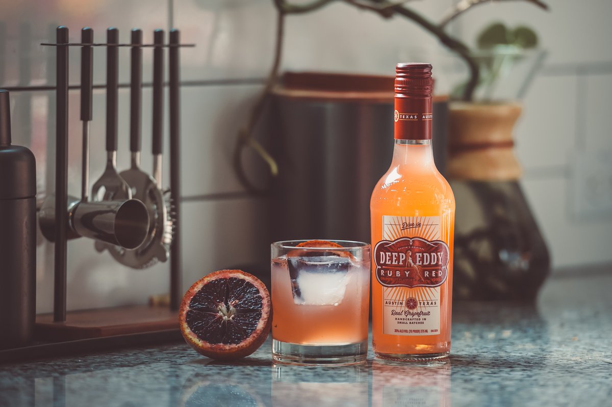 TexasLonghorns's tweet photo. The Burnt Orange Paloma 🤘
 
Get your #MyTexas Tailgate right with @DeepEddyVodka
 
What’s your favorite Deep Eddy cocktail? https://t.co/rEZGPDnWMZ