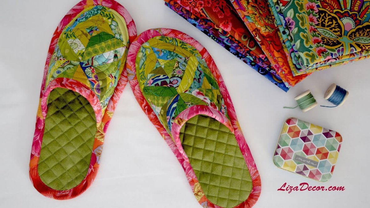 pinoviacom's tweet image. Patchwork Slippers 😍💞😍
Love these! 

Details are here 👇👇👇
cutt.ly/hyfWv0j

#quilter #costura #patchworklovers #pachwork #sewing #patchworks #quilts #quilting #quilt #patchworkquilt #slippersocks #loafers #sandals #womenslippers #slipper #slippershoes