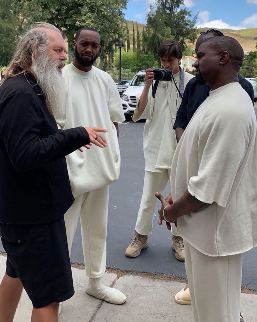 LOSTCULTURE's tweet photo. “Hey Rick, can you believe that @Forbes had the audacity to say I’m a billionaire, when Yeezy alone is worth $3.3 billion?” 😂 

@kanyewest and @RickRubin chopping it up.

[📸: @defjam] https://t.co/dwfgvpt9cp