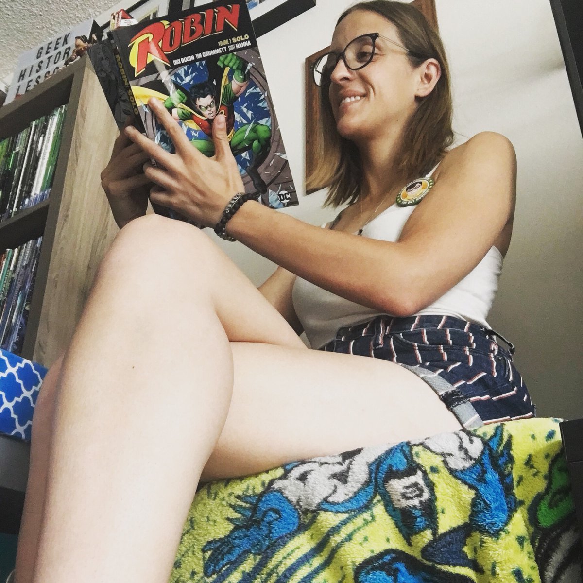 AshleyVRobinson's tweet photo. The ONLY option when you're stuck at home is to re-read ROBIN ❤️💛💚🖤& Batfam🦇hits! Next up after this volume is @TonyDanielx2 's #BattleForTheCowl 🦹🏽♀️Fun fact: I own a page of original art from that story🖌What comfort reading have you been doing🦸🏽♀️?? https://t.co/HRHPL1sbfV