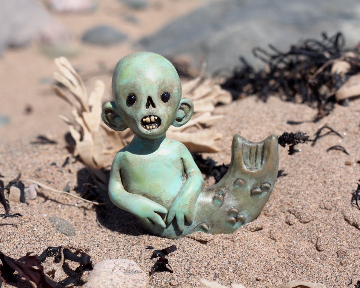 fawnlorn's tweet photo. My Japanese Monkey-fish sculpt. Fun fact, the original specimens were actually made from fish jaws, fish scales, wood, clay and papier-mâché and rarely in fact contain any parts from a monkey. 💀 #merman #mermay #monkeyfish #fijimermaid #arttoy https://t.co/Dhvy6PLMlQ
