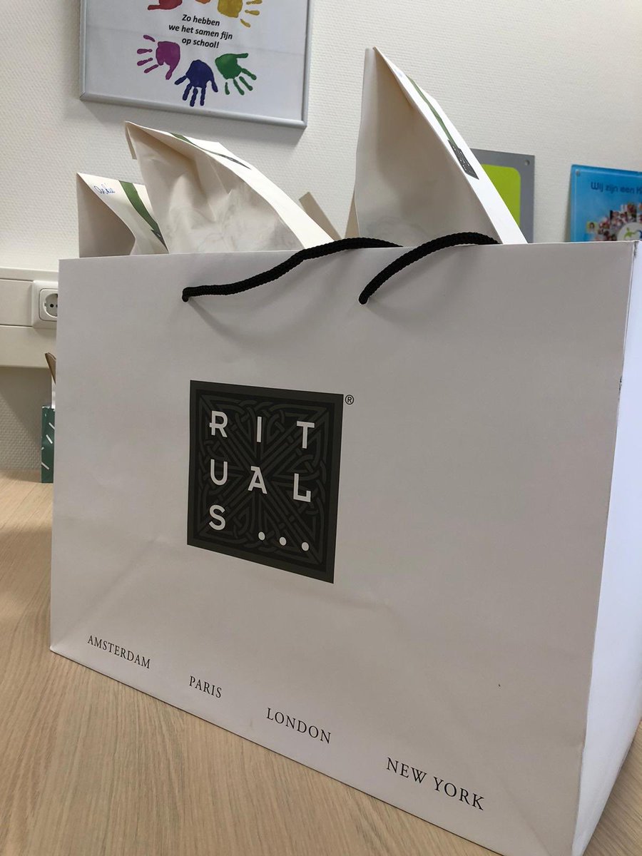 OGPrimus's tweet image. De afgelopen weken waren intensief en vol uitdagingen. De hoogste tijd voor een verwenmomentje. Even ontspannen en trots zijn op jezelf. Dat hebben de medewerkers van Ambion namelijk dik verdiend. Vandaag kreeg iedereen een heerlijke attentie. #waardering #ambion #leerkracht #top