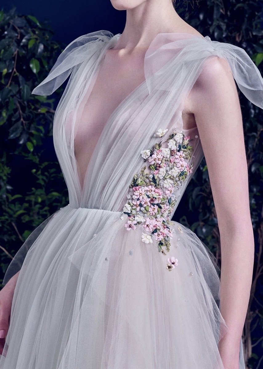 SelectOutfit's tweet image. By Hamda Al Fahim