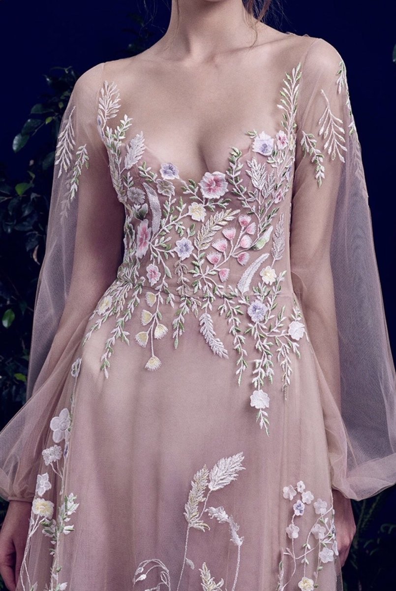 SelectOutfit's tweet image. By Hamda Al Fahim