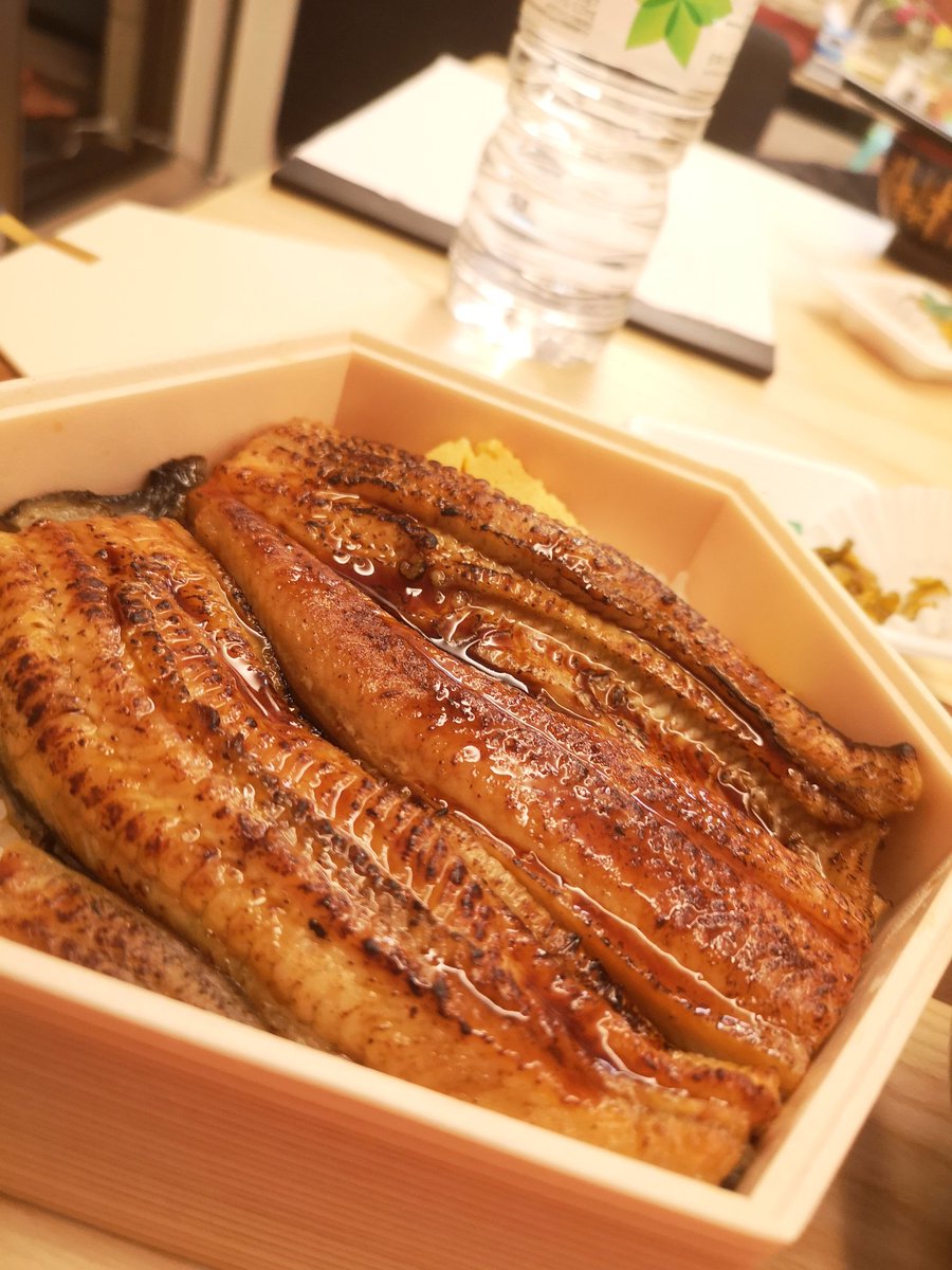 asukaoe2's tweet photo. 久しぶりにうなぎ食べたよ！サイコーだわぁ😍 https://t.co/DICasCpS4u
